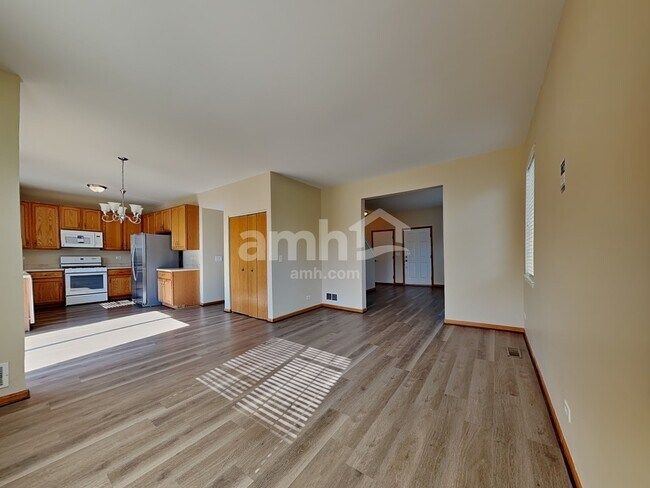 Building Photo - 1217 Violet Ln