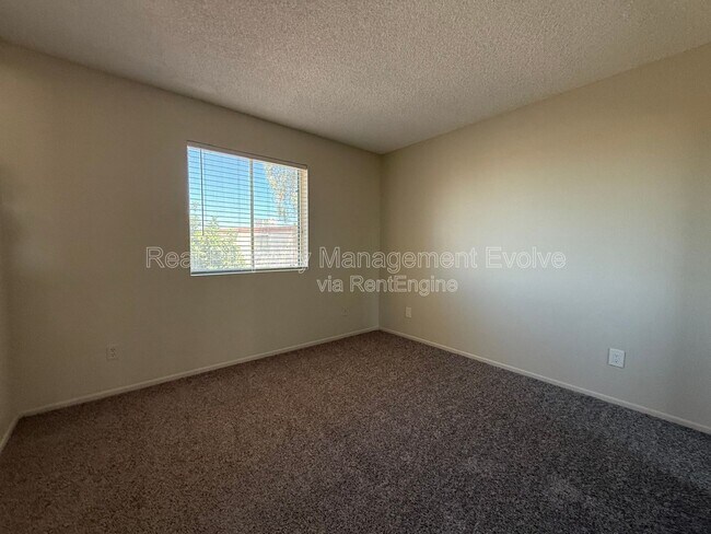 Building Photo - 3801 E Greenway Rd