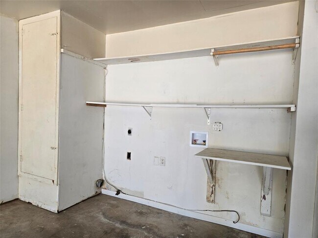 Building Photo - 6704 Clubway Ln