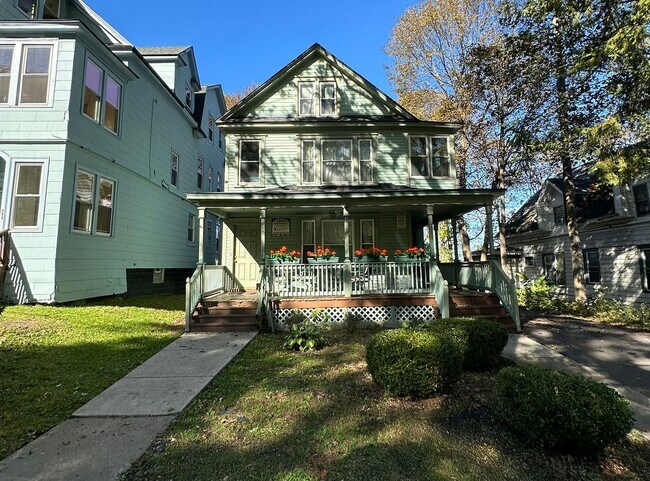 Building Photo - 1217 1/2 Madison Street -  First Floor Apa...
