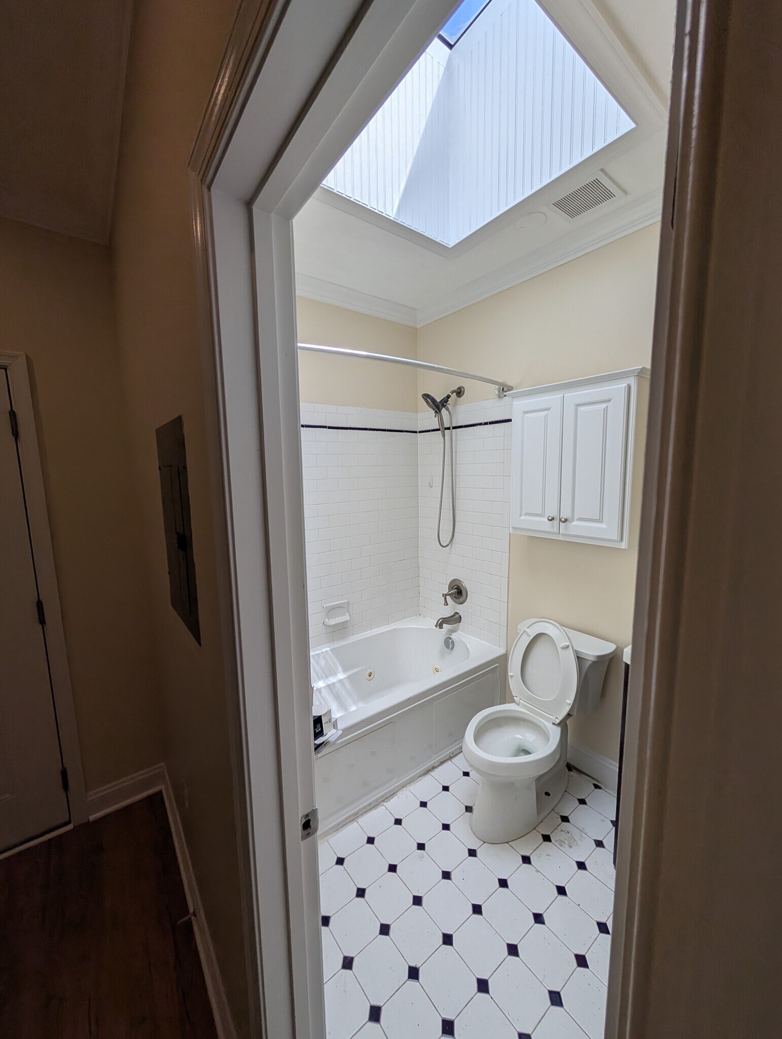 Bathroom with soaking jet tub - 410 15th St NE