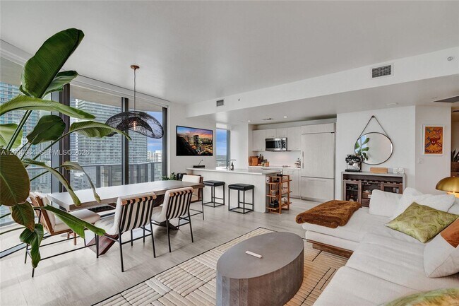 Building Photo - 45 SW 9th St