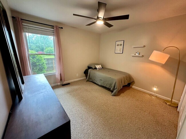 Building Photo - 1205 Woodbridge Dr