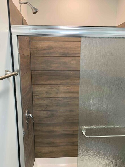 Building Photo - 3729 N Kenmore Ave