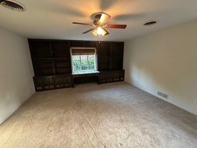 Building Photo - Must see, beautiful home!