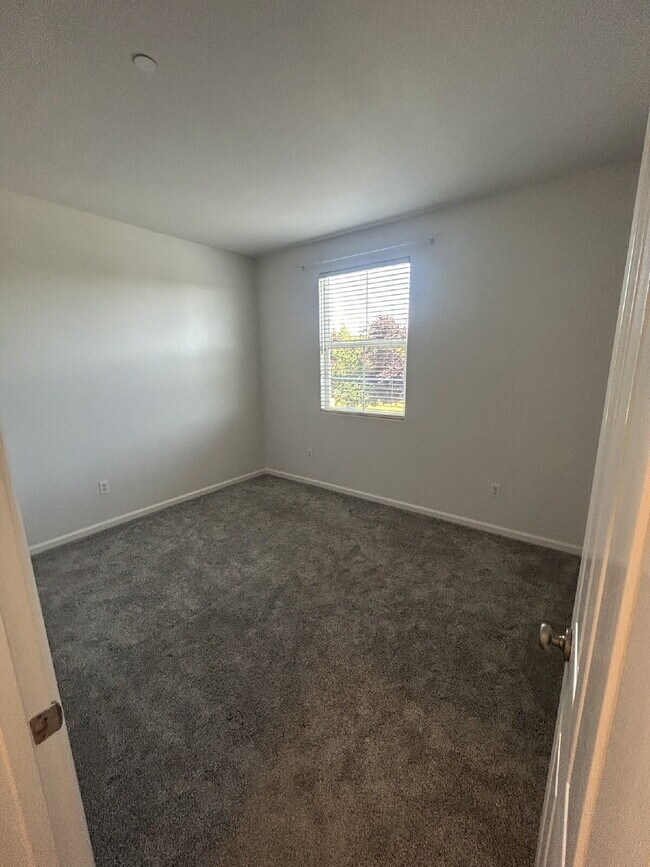 Building Photo - Beautiful 2 bd 2 bath Condo in Folsom