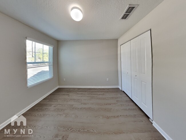 Building Photo - 758 Henley Ct