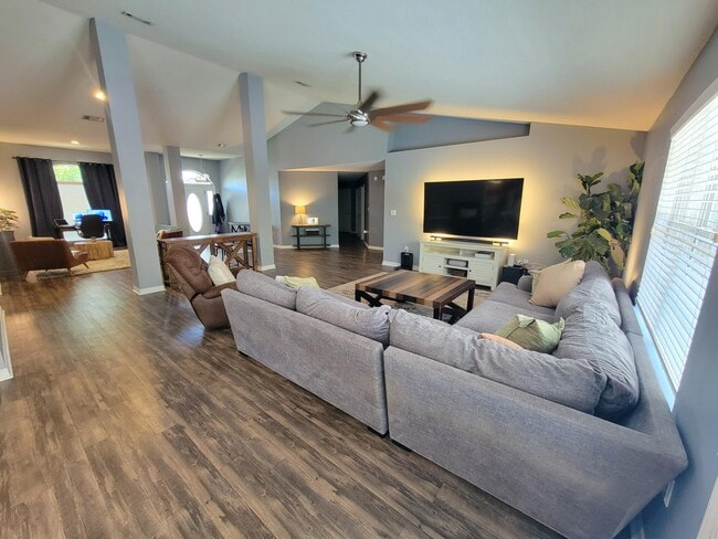 Building Photo - 2664 Shoni Dr