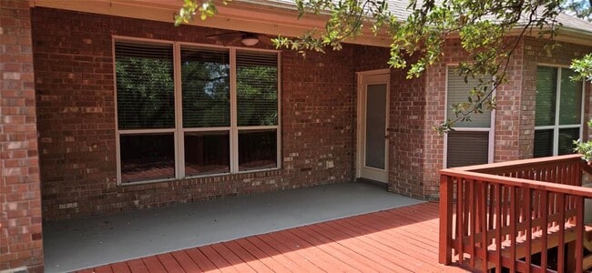 Building Photo - 423 Vista Ridge