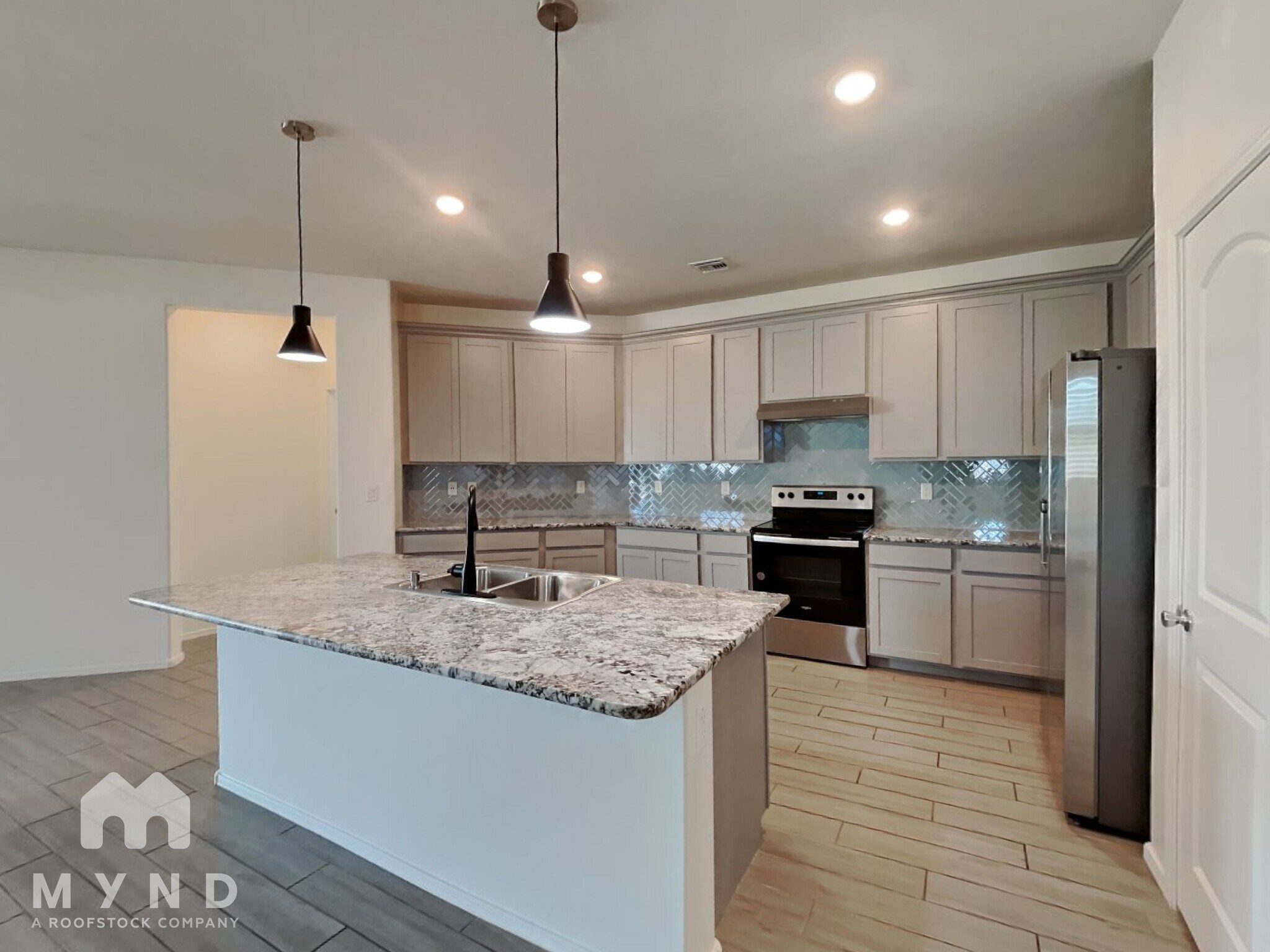 Building Photo - 7325 S 33rd Ln