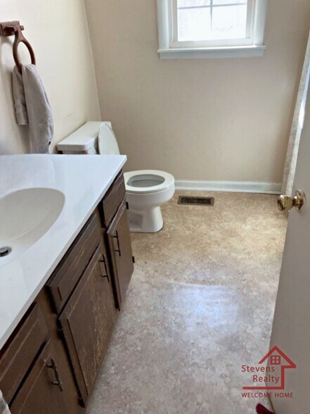 Building Photo - 2050 Wildwood Rd