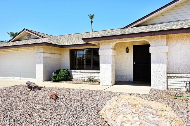 Building Photo - 17218 N Desert Glen Dr