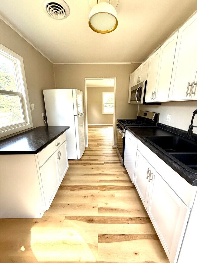 Building Photo - 1301 S Cottage Grove Ave