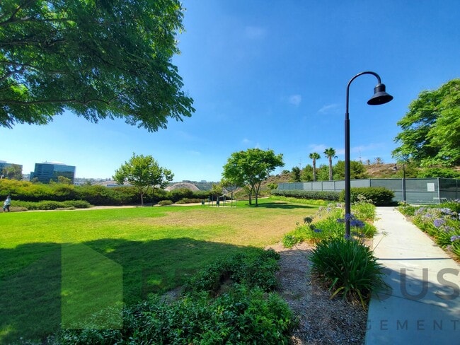Building Photo - Gorgeous Townhome in Sorrento Valley