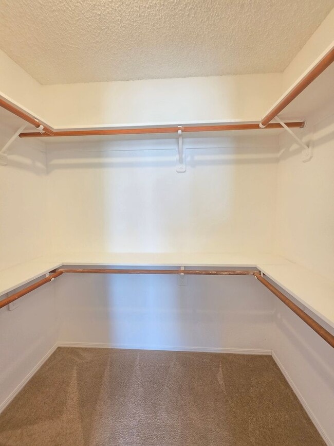 Building Photo - Spacious 4 Bedrooms & 3 Full bathroom Home with Over 2,200 Sq Ft on a Corner Lot!