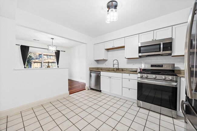 Building Photo - 120 White Birch Ln