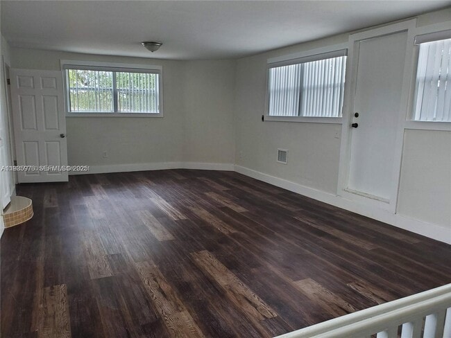 Building Photo - 701 Columbus Pkwy