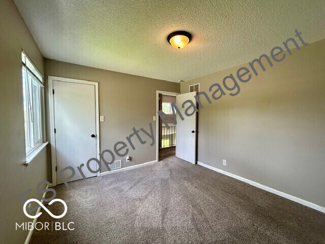 Building Photo - 6627 Live Oak Rd