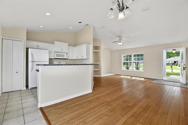 Building Photo - 9 Lytton Ln