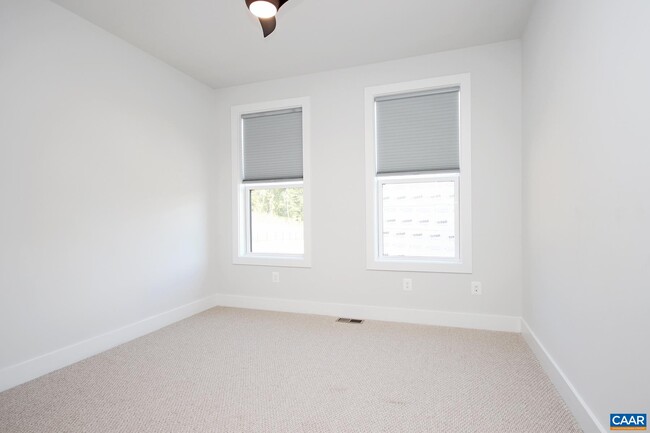 Building Photo - 806 Wesley Ln