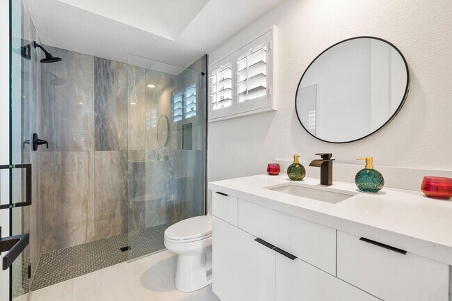 Building Photo - 47215 Heliotrope Dr