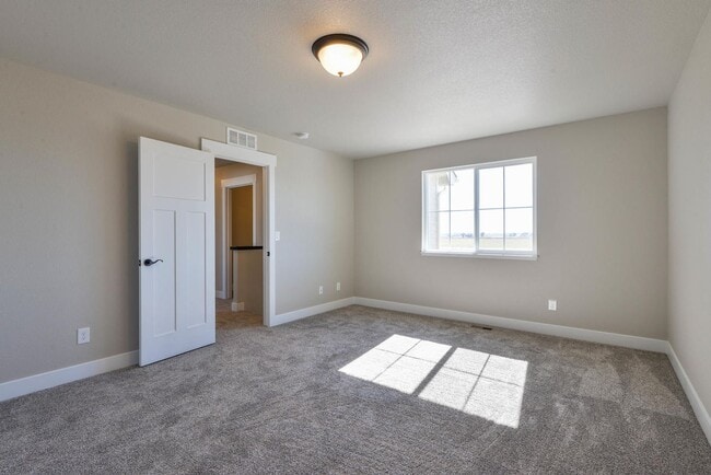 Building Photo - Beautiful, Dog Friendly, 3 Bedroom, 2.5 Ba...