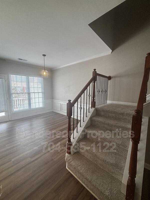 Building Photo - 920 Lyndley Dr