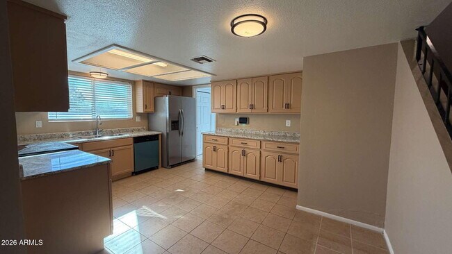 Building Photo - 2423 E Maryland Dr