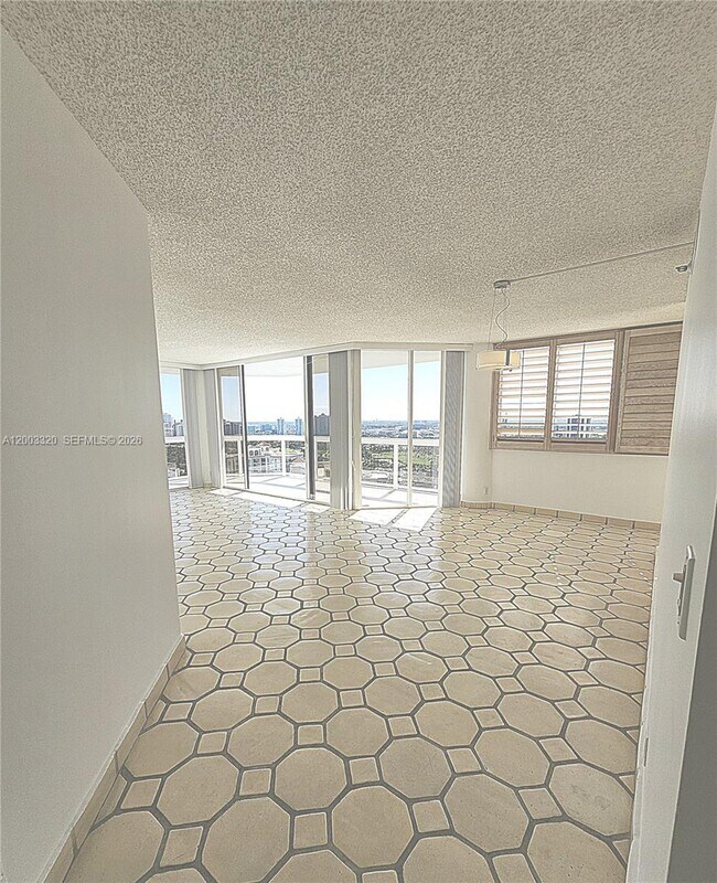 Building Photo - 20185 E Country Club Dr