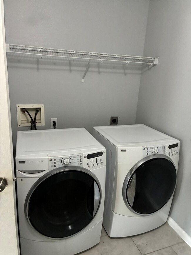 Building Photo - 9126 Kendale Dr