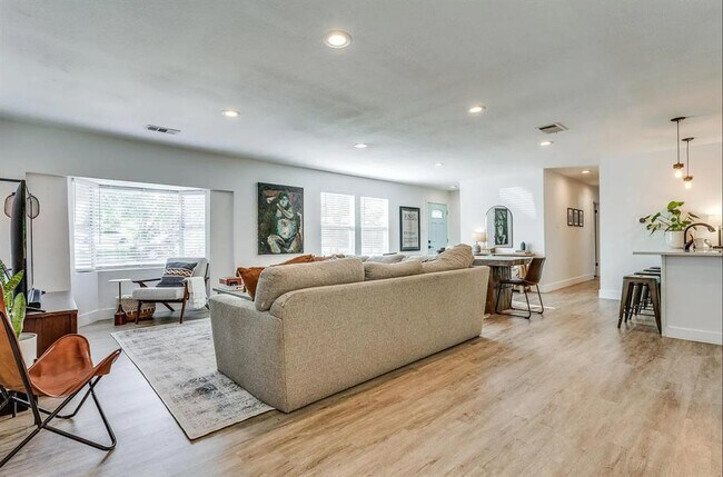 Building Photo - 748 Wales Way