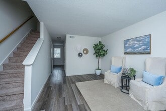 Building Photo - 306 Crestview Dr
