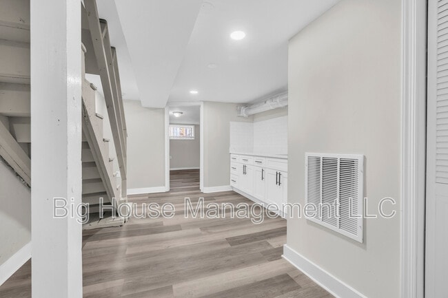 Building Photo - 333 S Lehigh St