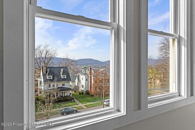 Building Photo - 840 Clay Ave