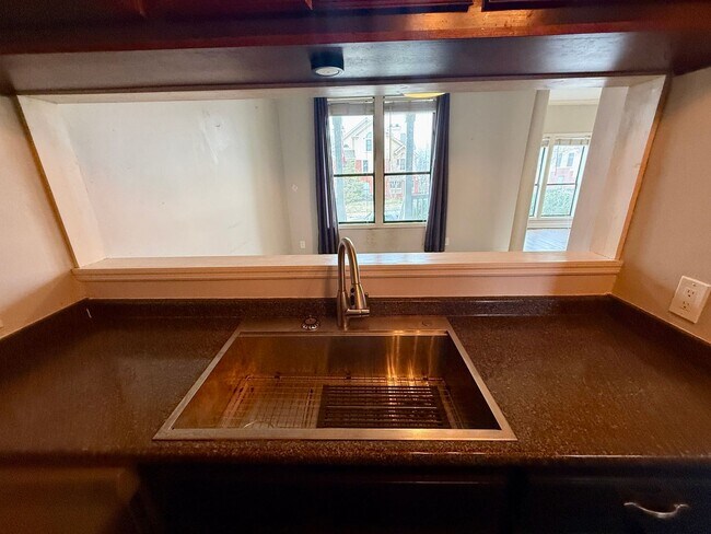 Building Photo - Quaint East Nashville Townhome