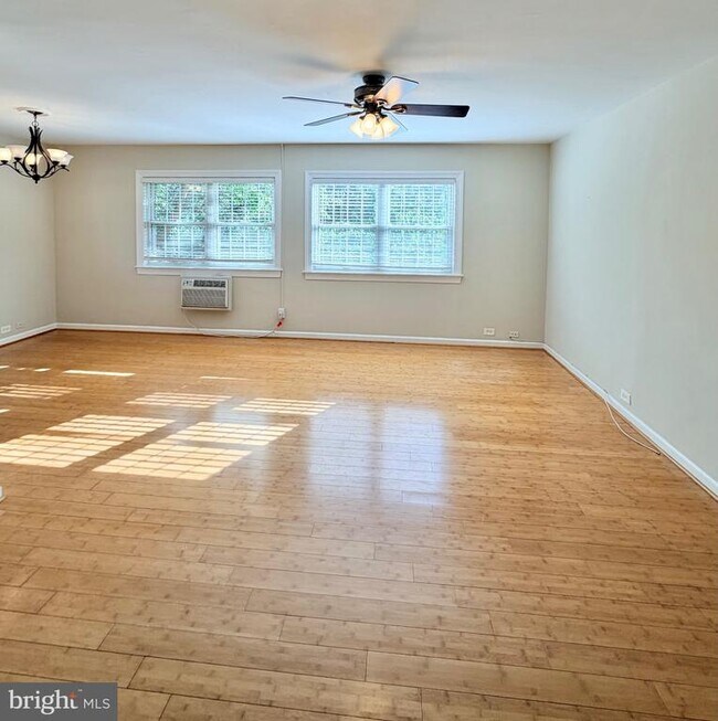 Building Photo - 3359 Martha Custis Dr