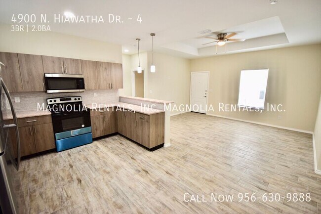 Building Photo - 4900 N Hiawatha Dr