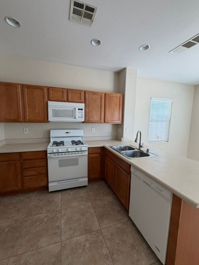 Building Photo - 2823 Dalsetter Dr