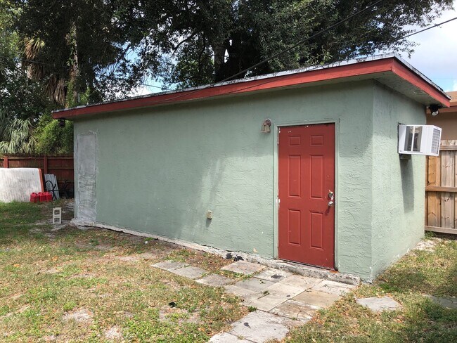 Building Photo - 2211 NW 6th Ct