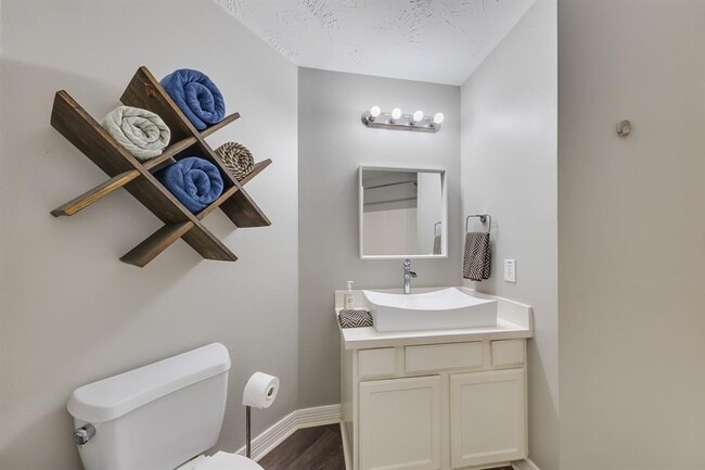 Building Photo - 15110 Diamond Way