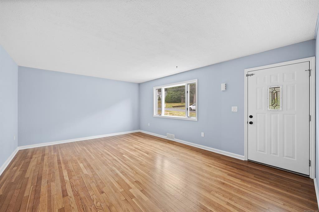 Living Room - 1325 Avon Blvd