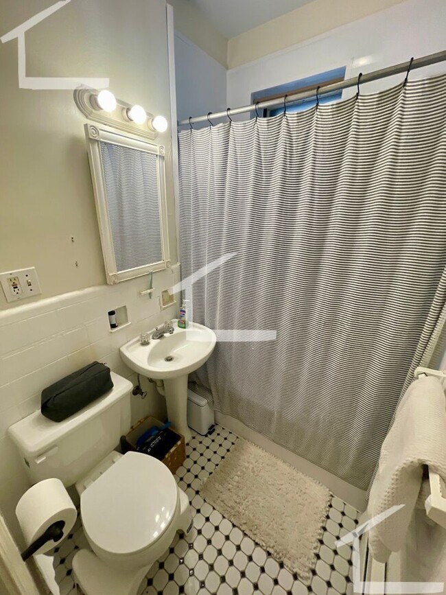 Building Photo - 9/1 Spacious Cleveland Circle area Studio w/balcony!