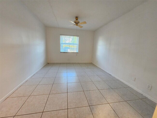 Building Photo - 501 SE 8th St