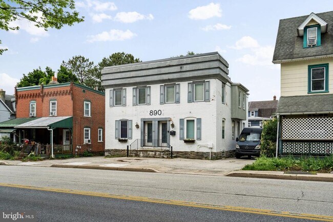 Building Photo - 890 County Line Rd