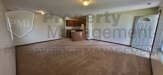 Building Photo - Single Level 2 Bed Half-Duplex with Attached Garage