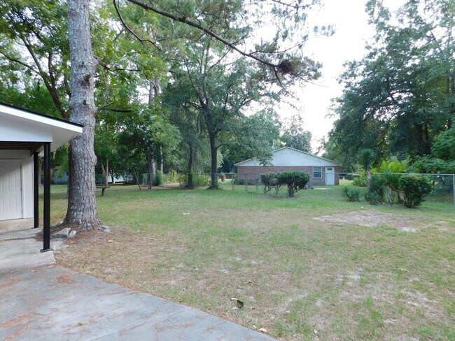 Building Photo - 1404 Lake Park Rd