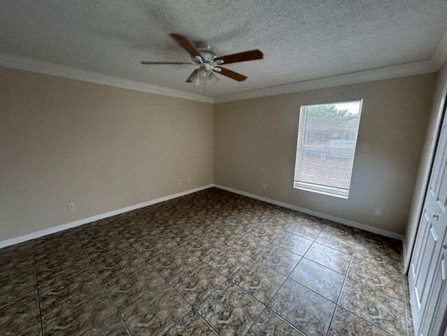 Building Photo - 1716 NE 12th St