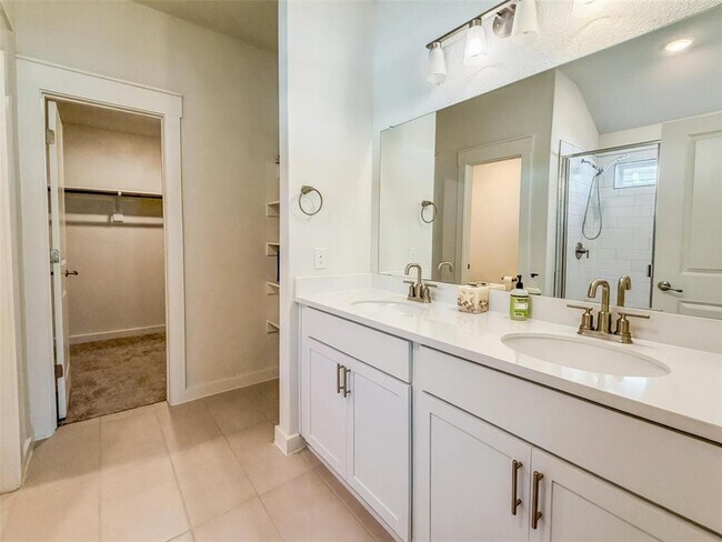 Building Photo - 7608 Purple Drop Bnd