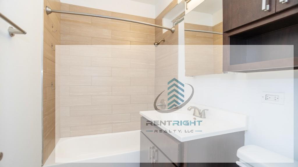 Building Photo - 3249 N Damen Ave