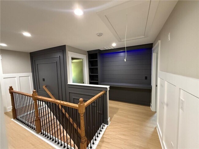 Building Photo - 320 Pine Valley Dr